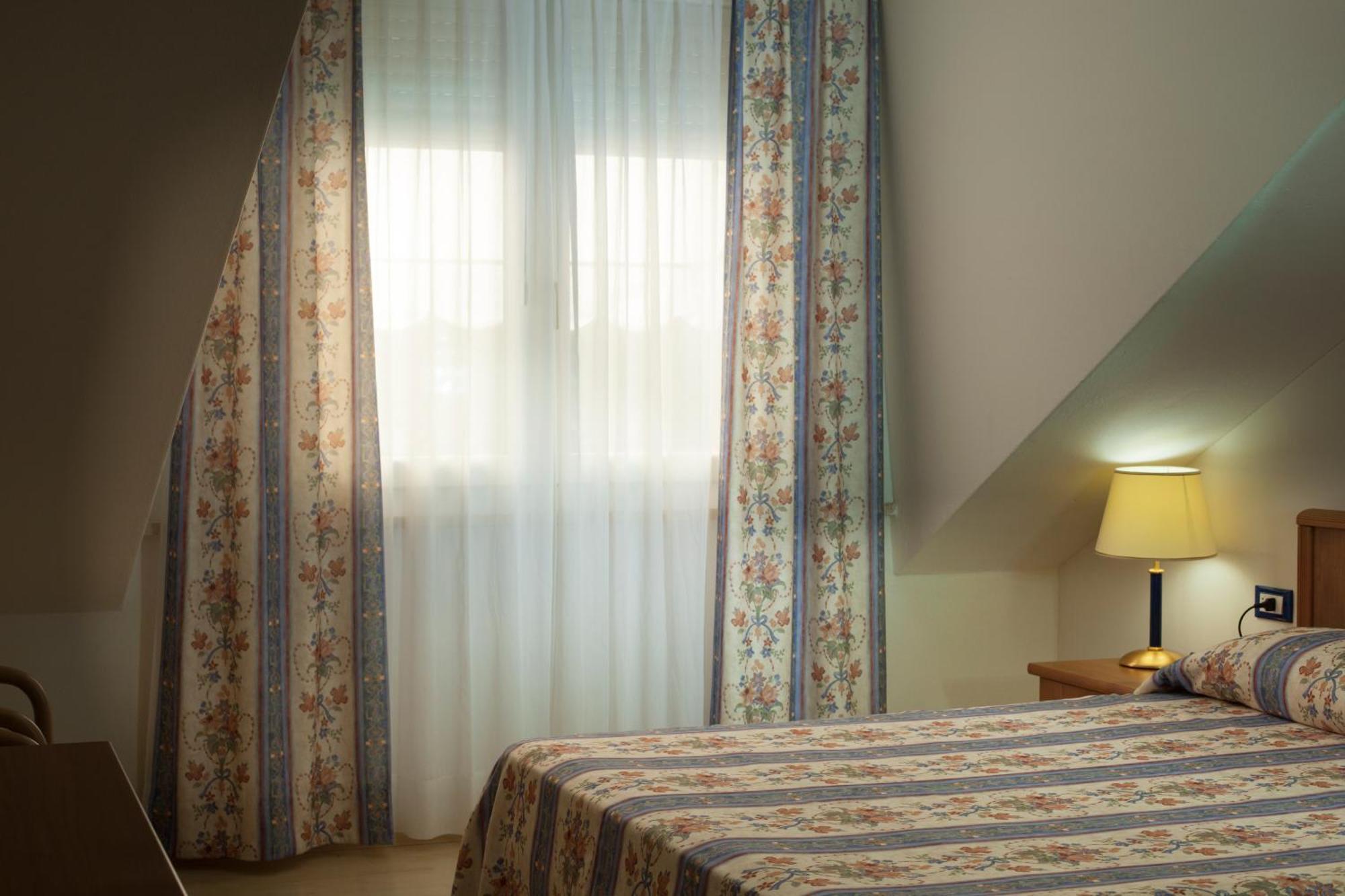 Hotel Caracas Lignano Sabbiadoro Room photo